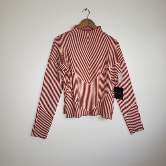 Super soft gorgeous Cynthia Rowley Sweater - Picture 2 of 3